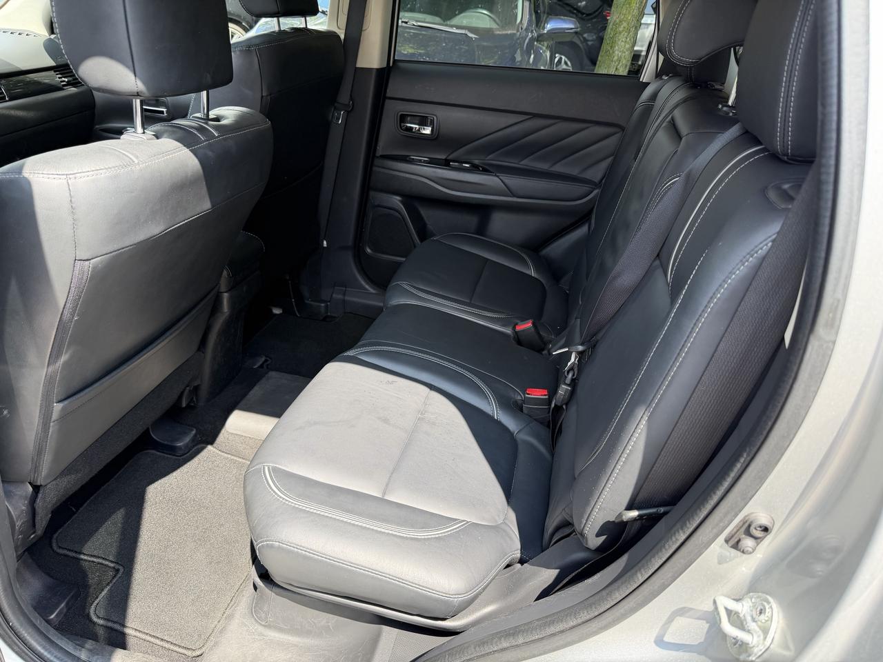 2018 Mitsubishi Outlander PHEV SEL PHEV! LEATHER, SUNROOF, HEATED SEATS, LOADED! Photo