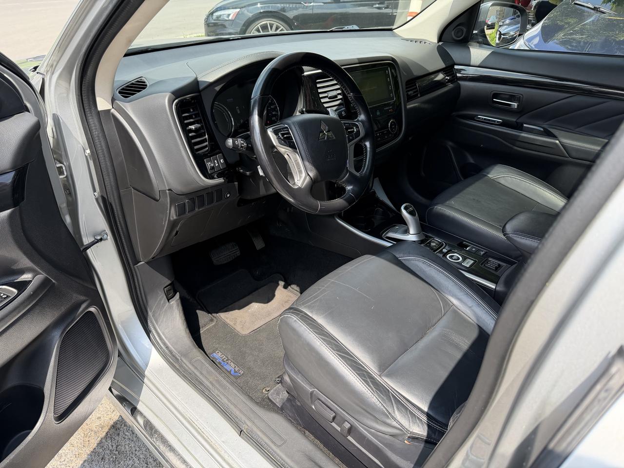 2018 Mitsubishi Outlander PHEV SEL PHEV! LEATHER, SUNROOF, HEATED SEATS, LOADED! Photo
