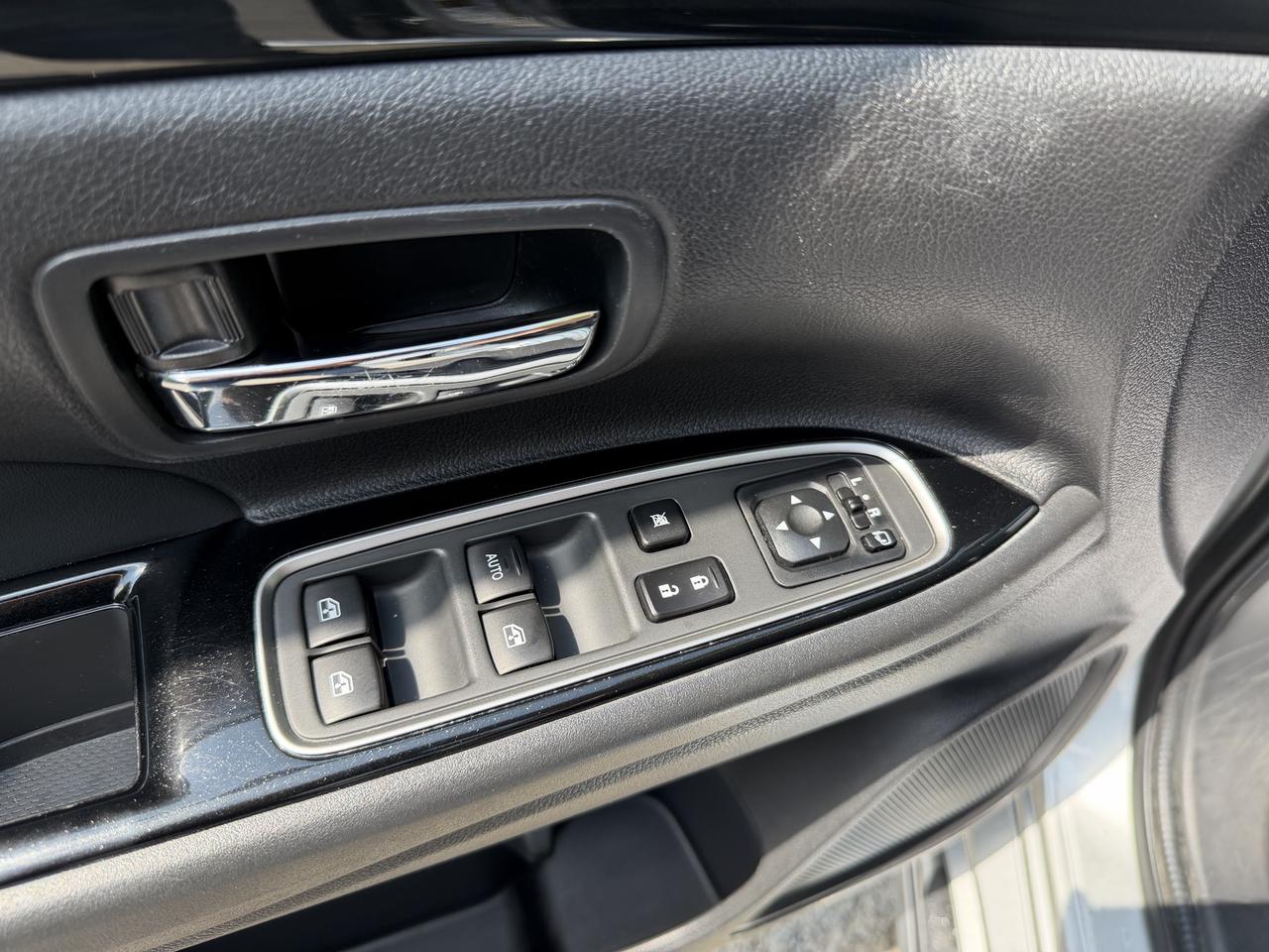 2018 Mitsubishi Outlander PHEV SEL PHEV! LEATHER, SUNROOF, HEATED SEATS, LOADED! Photo
