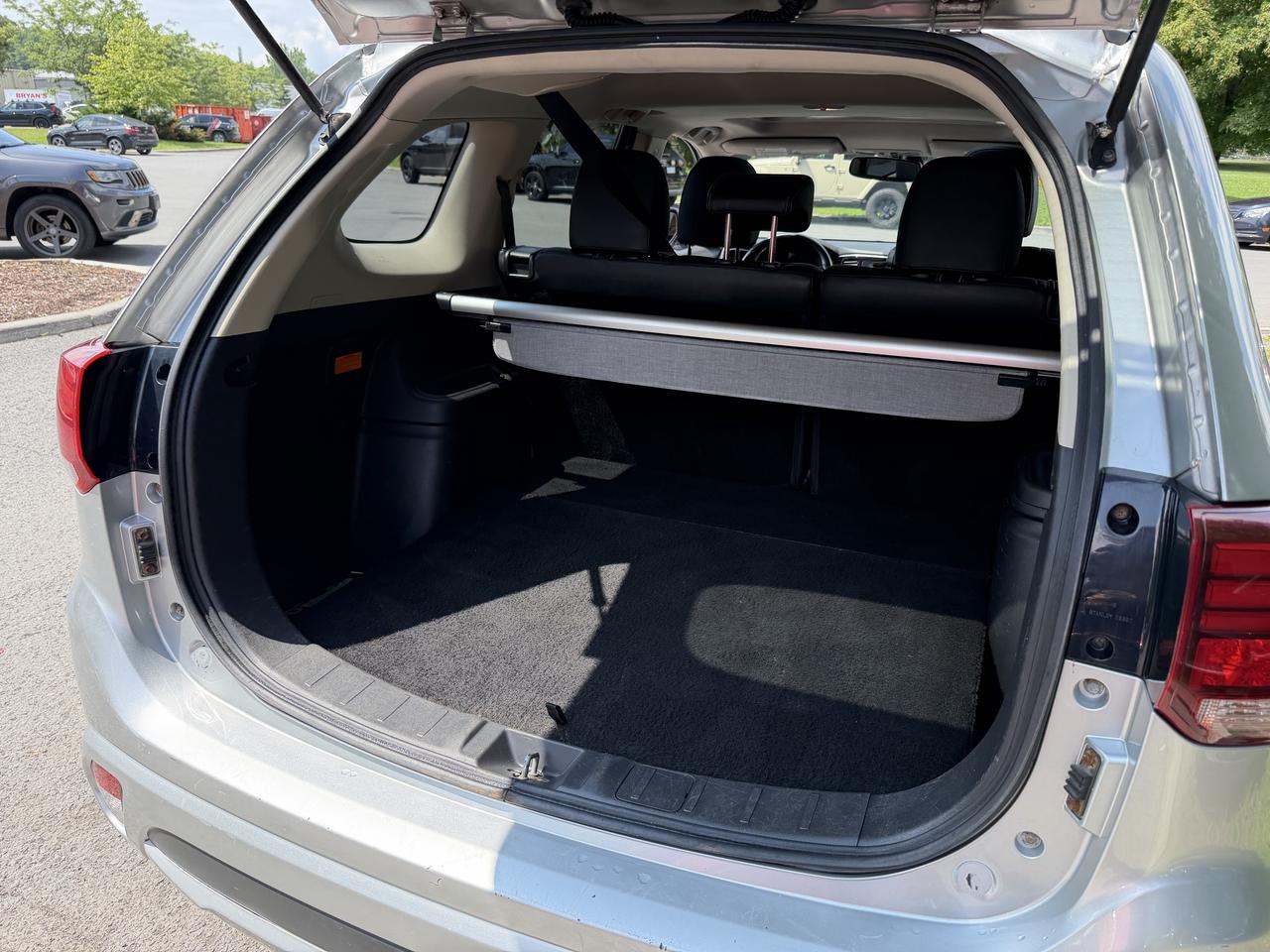 2018 Mitsubishi Outlander PHEV SEL PHEV! LEATHER, SUNROOF, HEATED SEATS, LOADED! Photo