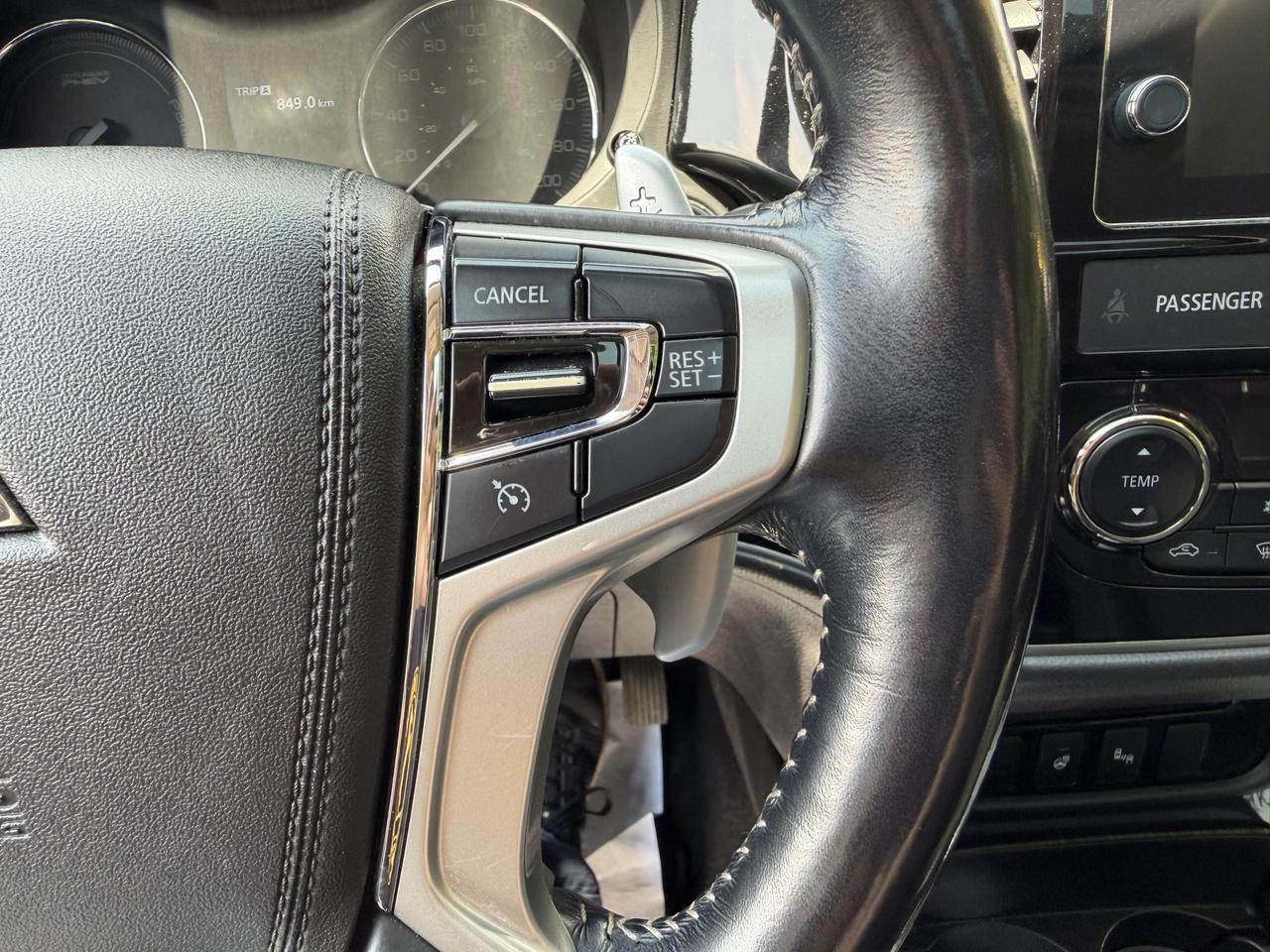 2018 Mitsubishi Outlander PHEV SEL PHEV! LEATHER, SUNROOF, HEATED SEATS, LOADED! Photo