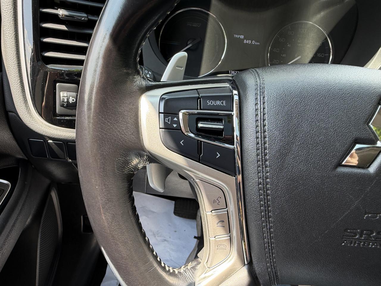 2018 Mitsubishi Outlander PHEV SEL PHEV! LEATHER, SUNROOF, HEATED SEATS, LOADED! Photo