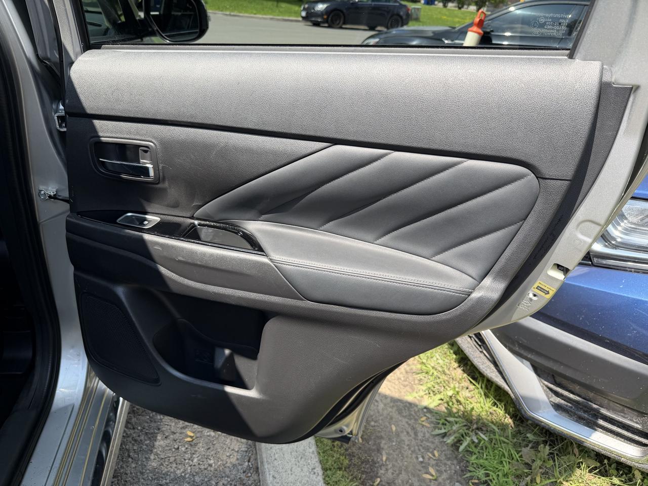 2018 Mitsubishi Outlander PHEV SEL PHEV! LEATHER, SUNROOF, HEATED SEATS, LOADED! Photo