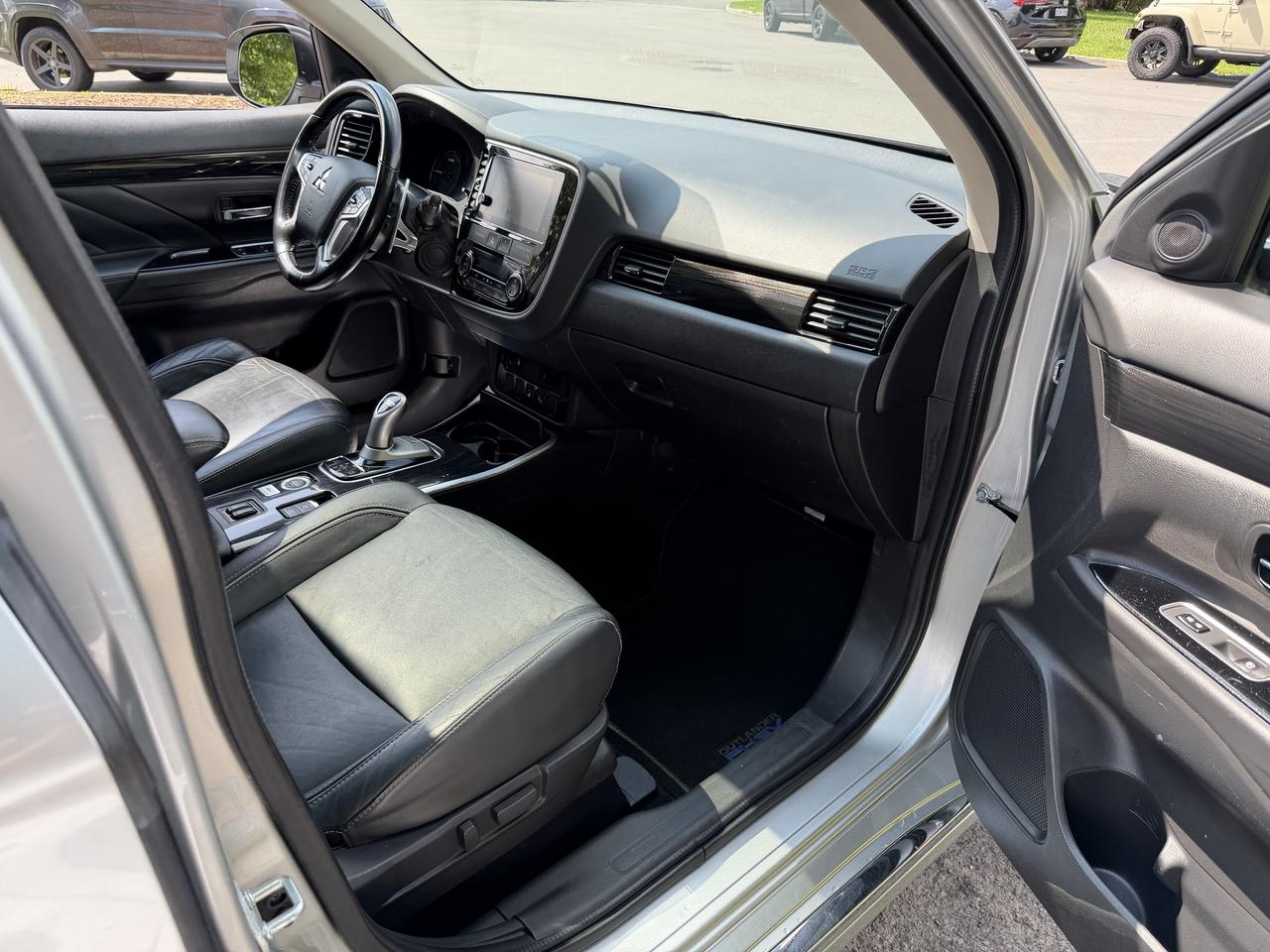 2018 Mitsubishi Outlander PHEV SEL PHEV! LEATHER, SUNROOF, HEATED SEATS, LOADED! Photo