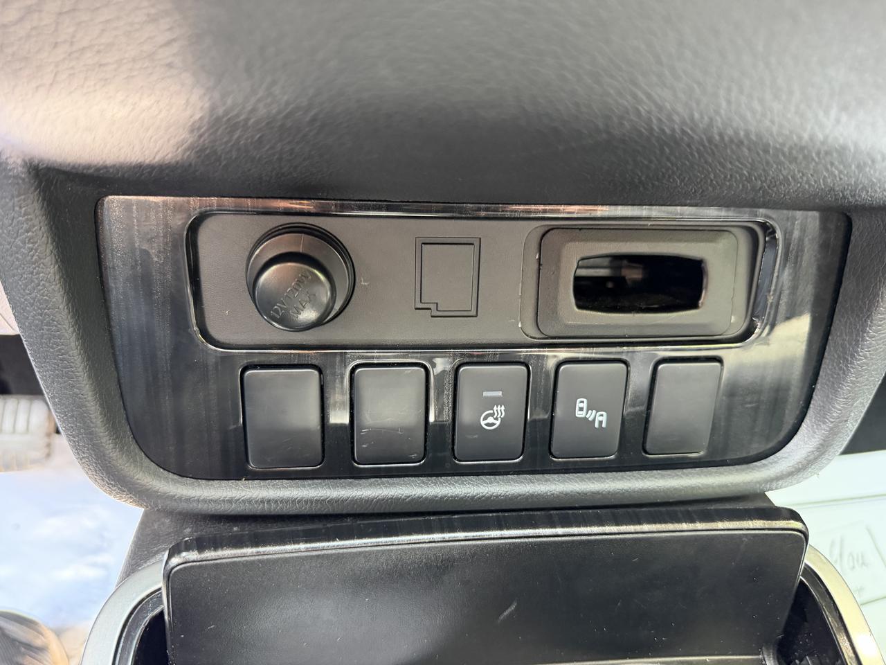2018 Mitsubishi Outlander PHEV SEL PHEV! LEATHER, SUNROOF, HEATED SEATS, LOADED! Photo