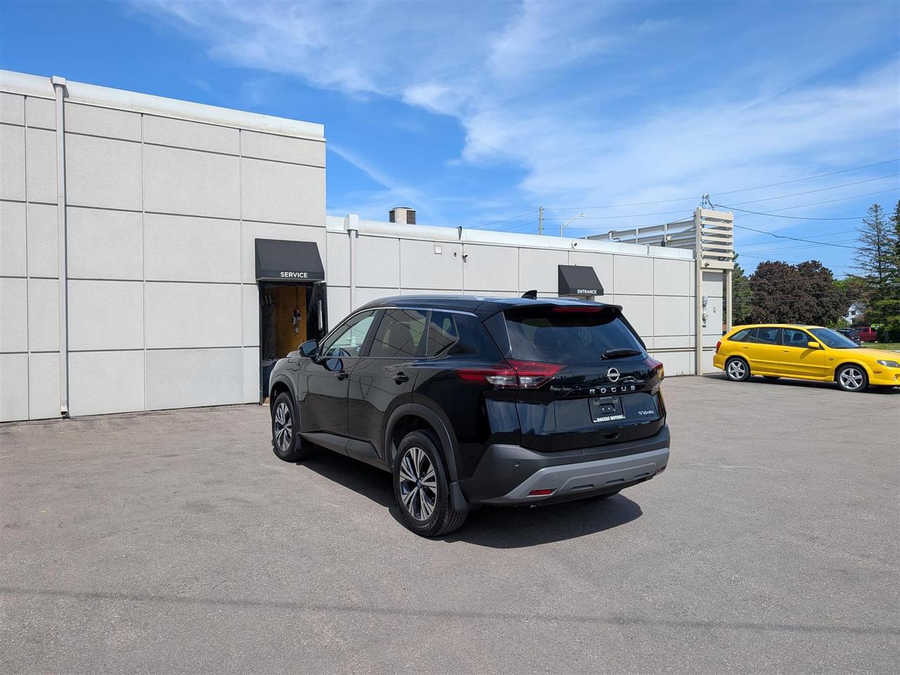 2023 Nissan Rogue SV AWD - PANO ROOF - REV CAM - TECH FEATS Photo
