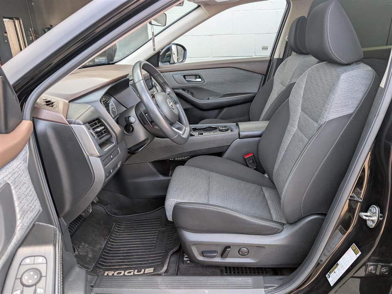 2023 Nissan Rogue SV AWD - PANO ROOF - REV CAM - TECH FEATS Photo