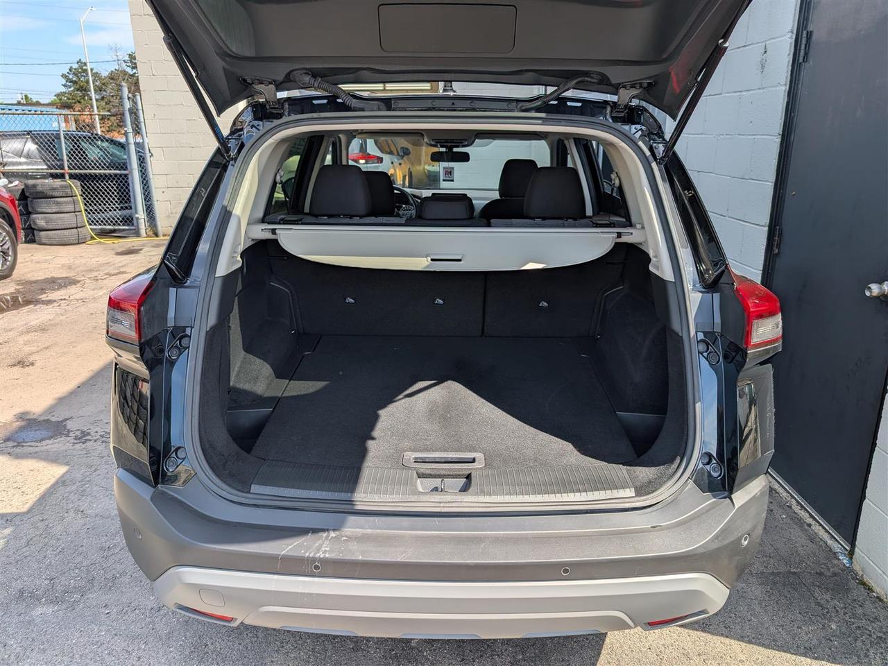 2023 Nissan Rogue SV AWD - PANO ROOF - REV CAM - TECH FEATS Photo