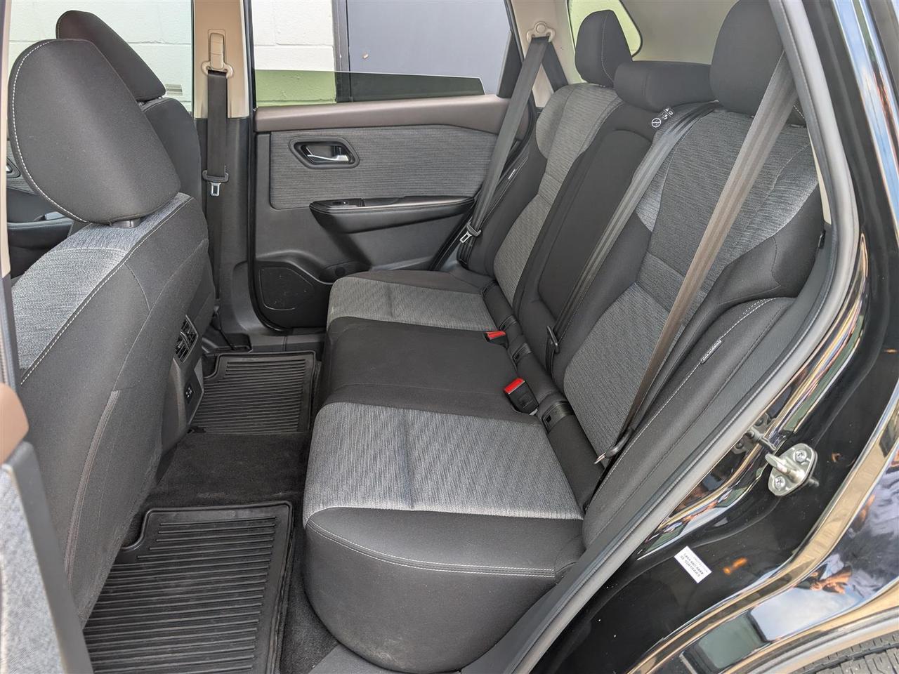 2023 Nissan Rogue SV AWD - PANO ROOF - REV CAM - TECH FEATS Photo