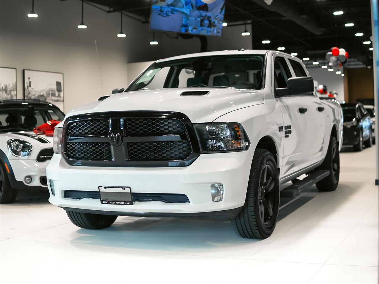 2022 RAM 1500 Classic EXPRESS CREW CAB 4X4 | 5.7 HEMI | NIGHT PKG Photo