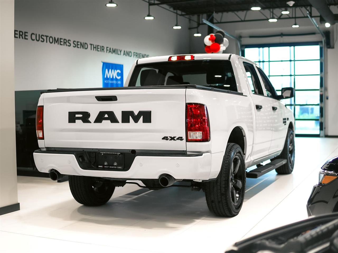 2022 RAM 1500 Classic EXPRESS CREW CAB 4X4 | 5.7 HEMI | NIGHT PKG Photo