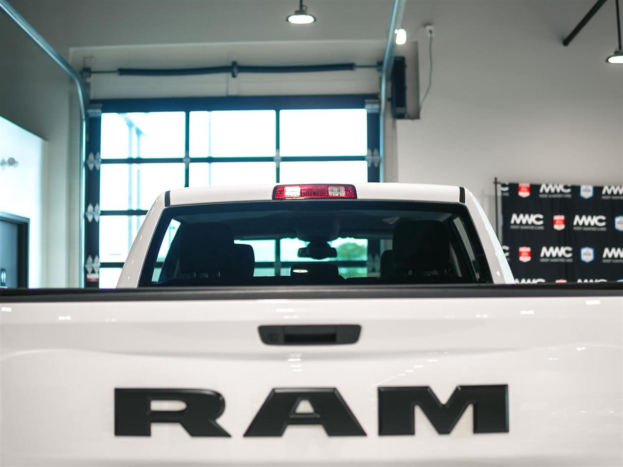 2022 RAM 1500 Classic EXPRESS CREW CAB 4X4 | 5.7 HEMI | NIGHT PKG Photo