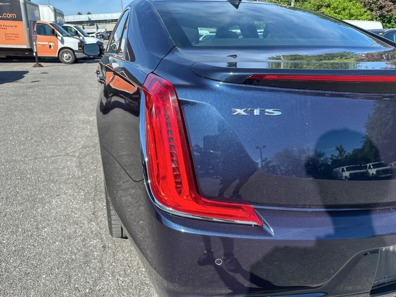 2018 Cadillac XTS Platinum  - Sunroof -  Navigation Photo