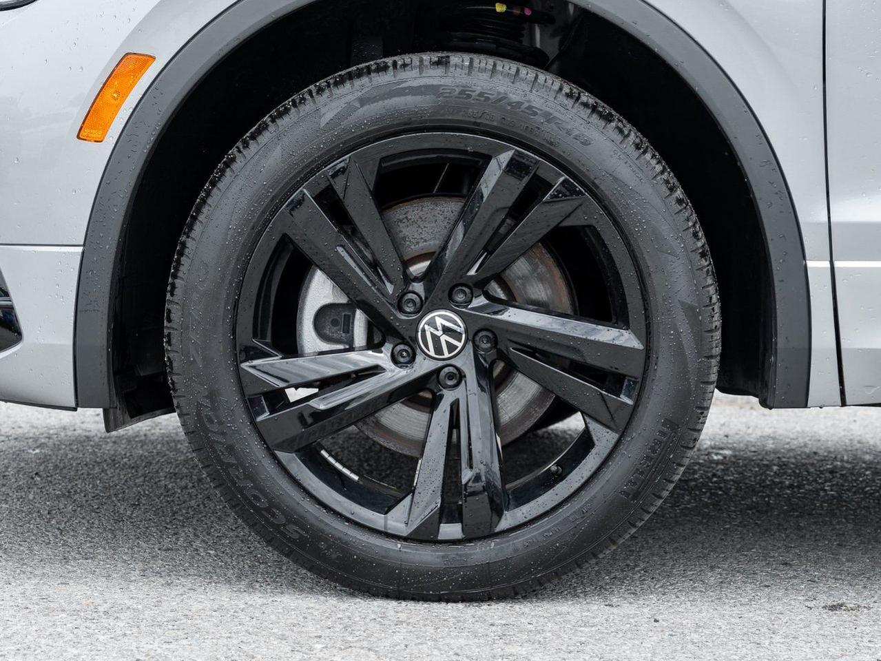 2024 Volkswagen Tiguan Comfortline R-Line Black Edition Photo3
