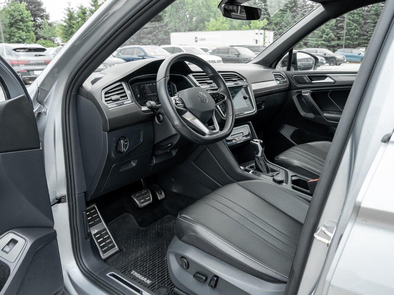 2024 Volkswagen Tiguan Comfortline R-Line Black Edition Photo