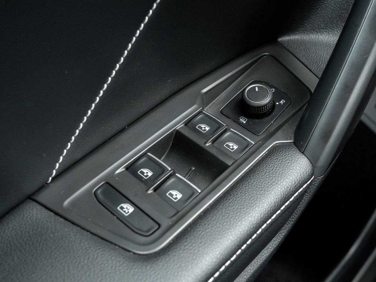 2024 Volkswagen Tiguan Comfortline R-Line Black Edition Photo