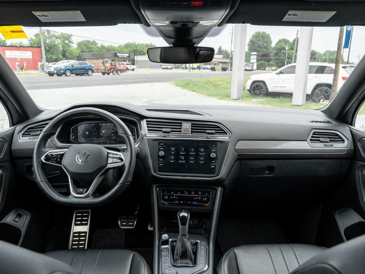 2024 Volkswagen Tiguan Comfortline R-Line Black Edition Photo