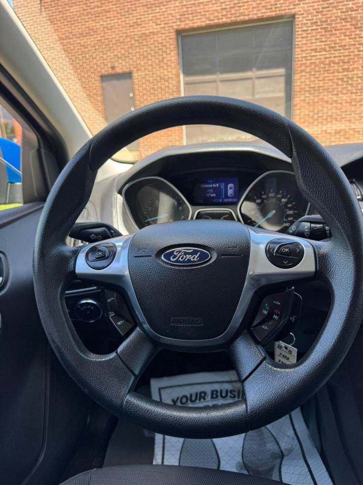 2013 Ford Focus 4DR SDN SE Photo