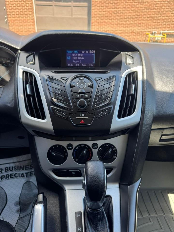 2013 Ford Focus 4DR SDN SE Photo