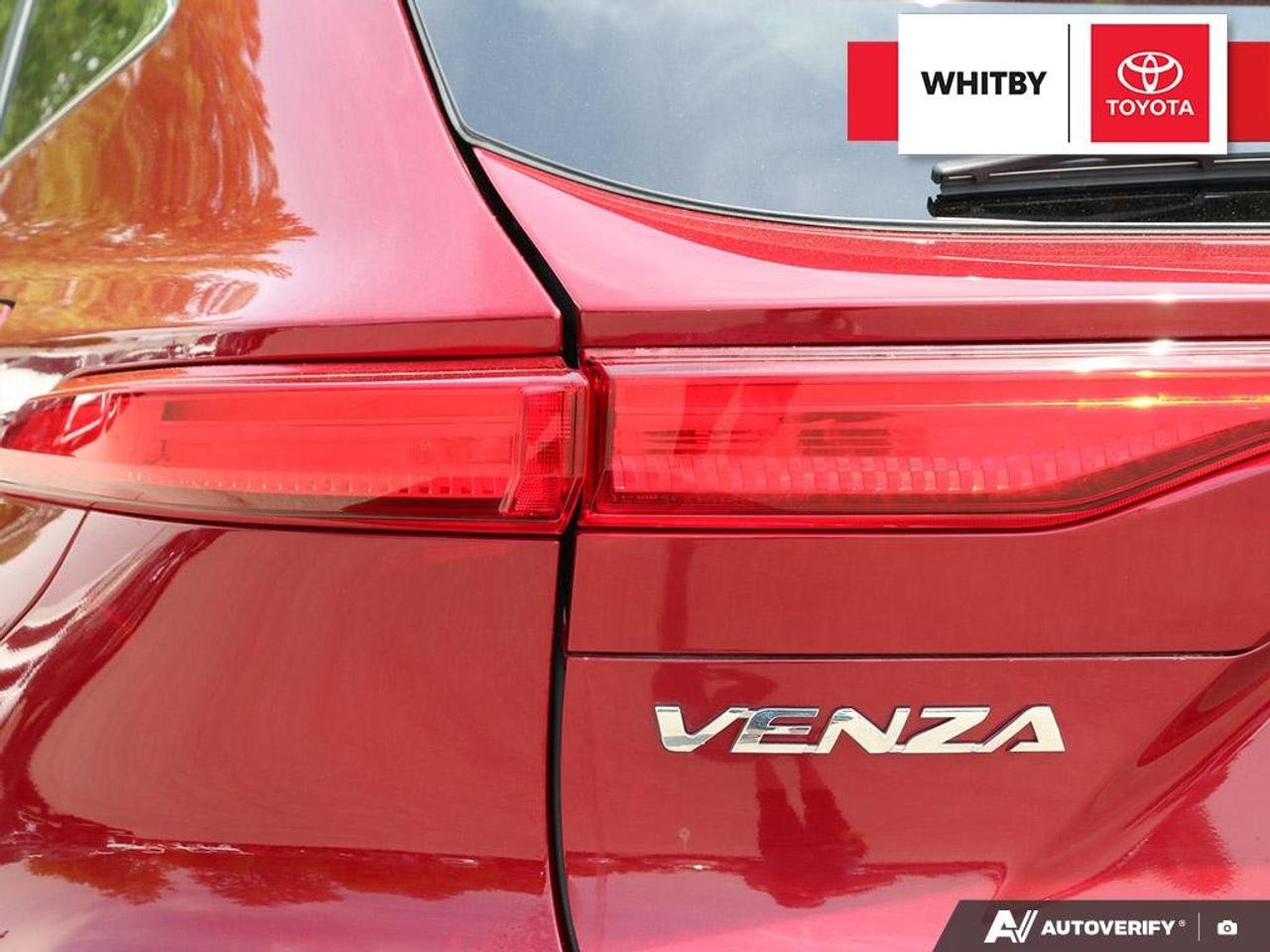 2021 Toyota Venza Hybrid Limited 2.5L Photo