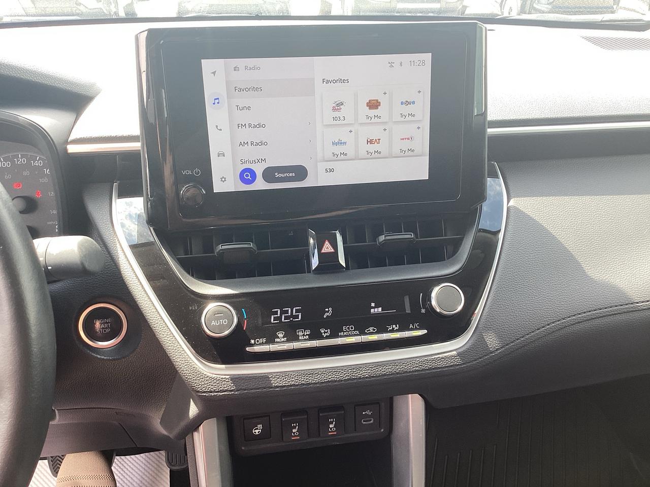 2023 Toyota Corolla Cross LE AWD Photo