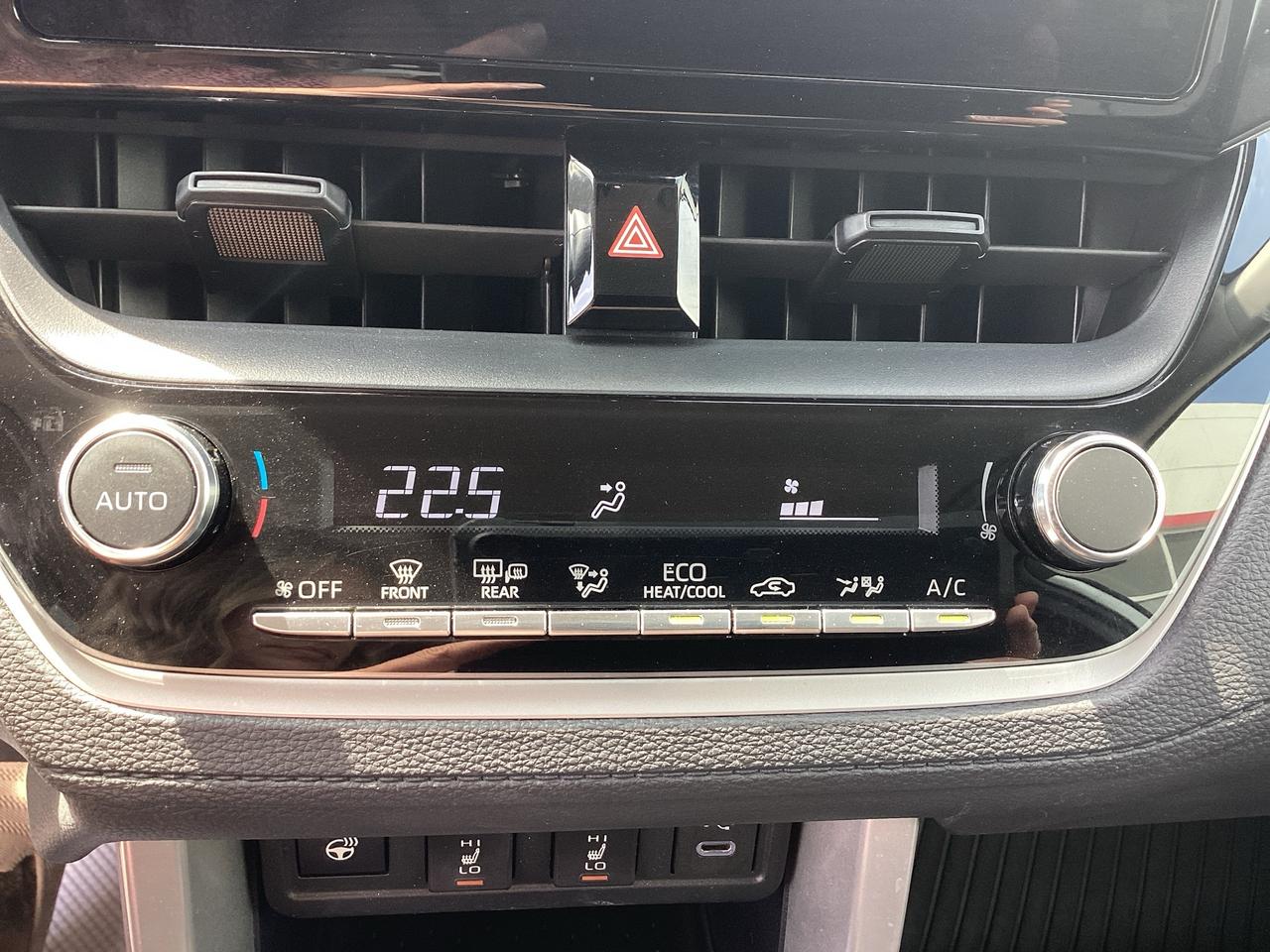 2023 Toyota Corolla Cross LE AWD Photo