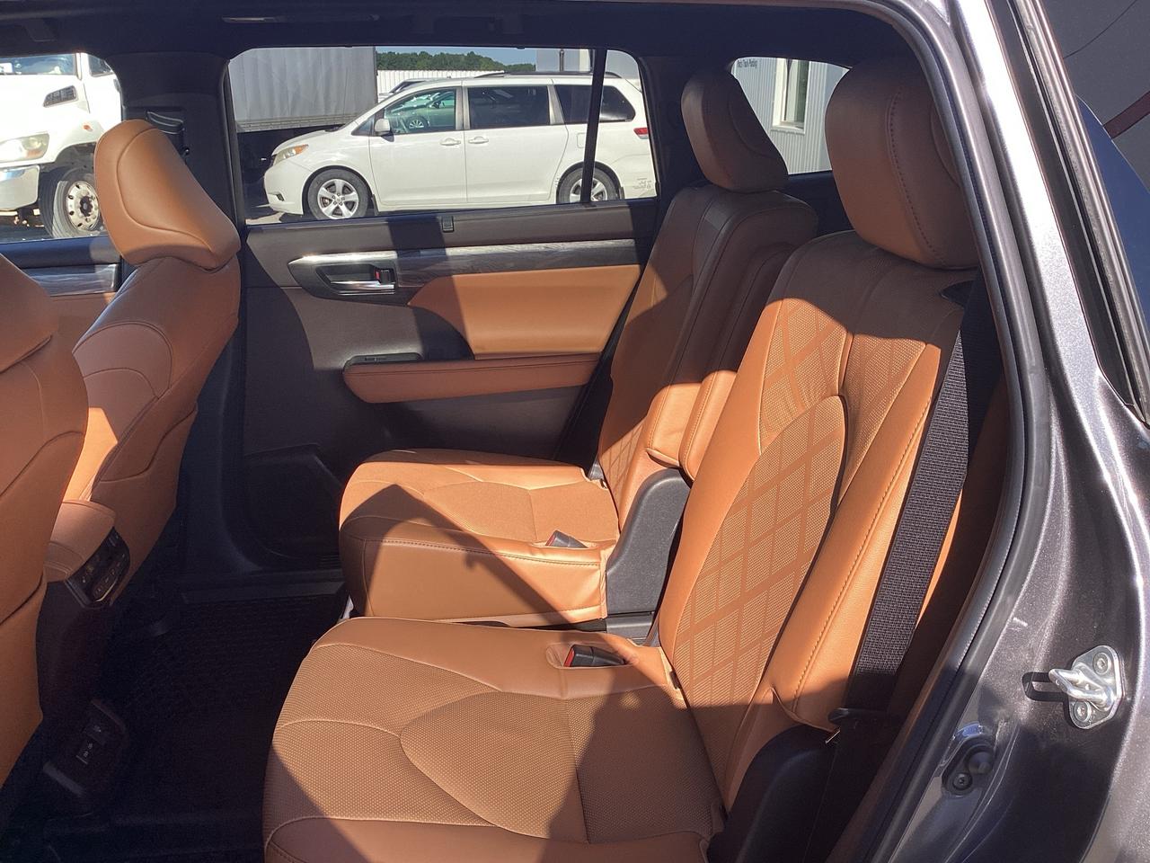 2022 Toyota Highlander PLATINUM AWD Photo4