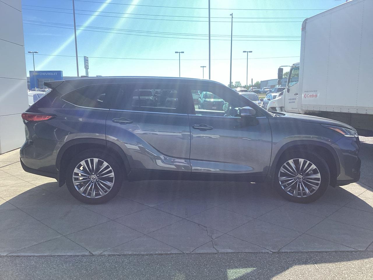 2022 Toyota Highlander PLATINUM AWD Photo