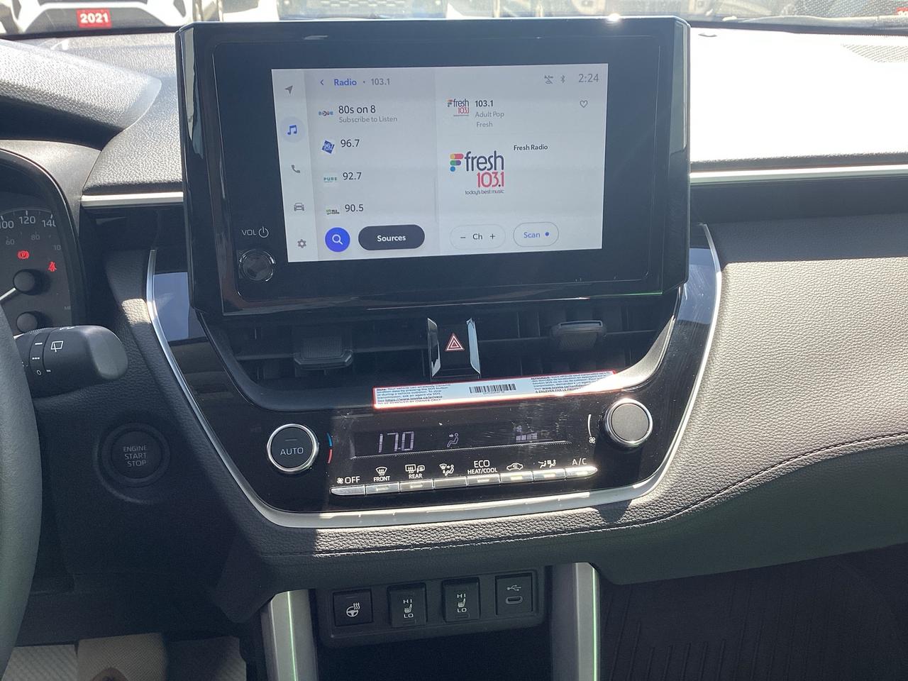 2025 Toyota Corolla Cross LE AWD Photo