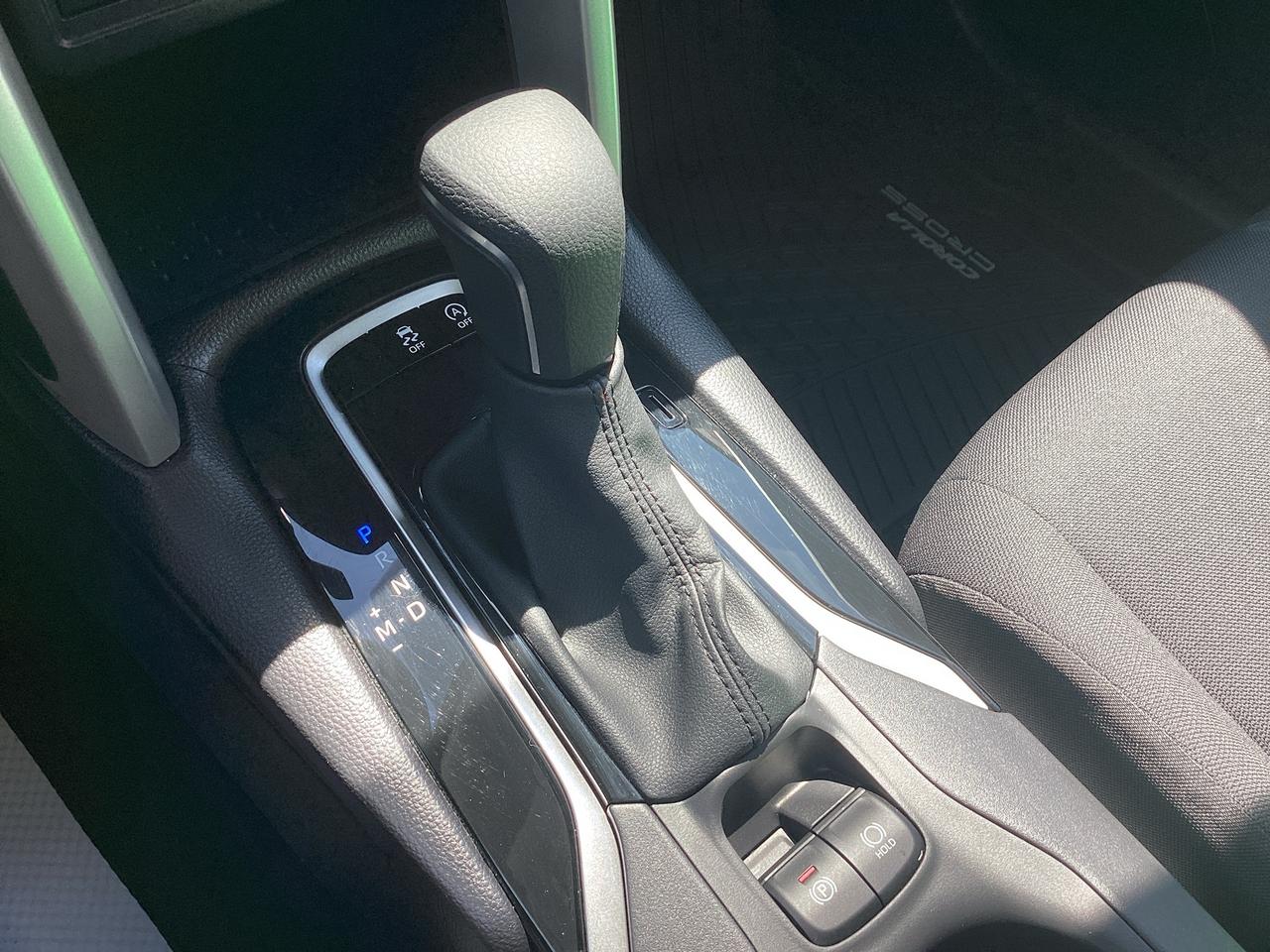 2025 Toyota Corolla Cross LE AWD Photo