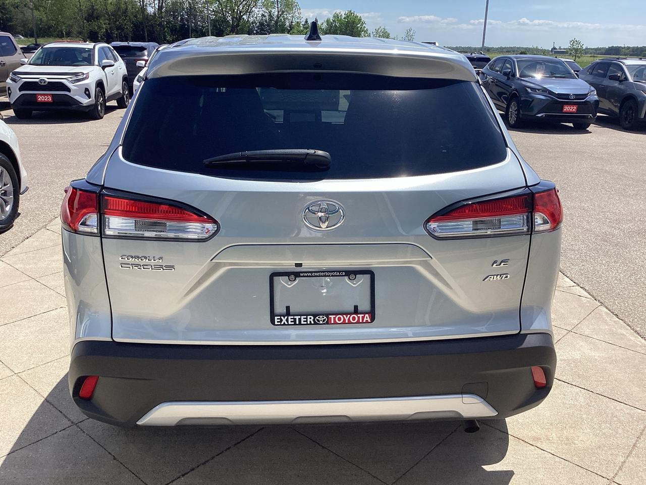 2025 Toyota Corolla Cross LE AWD Photo