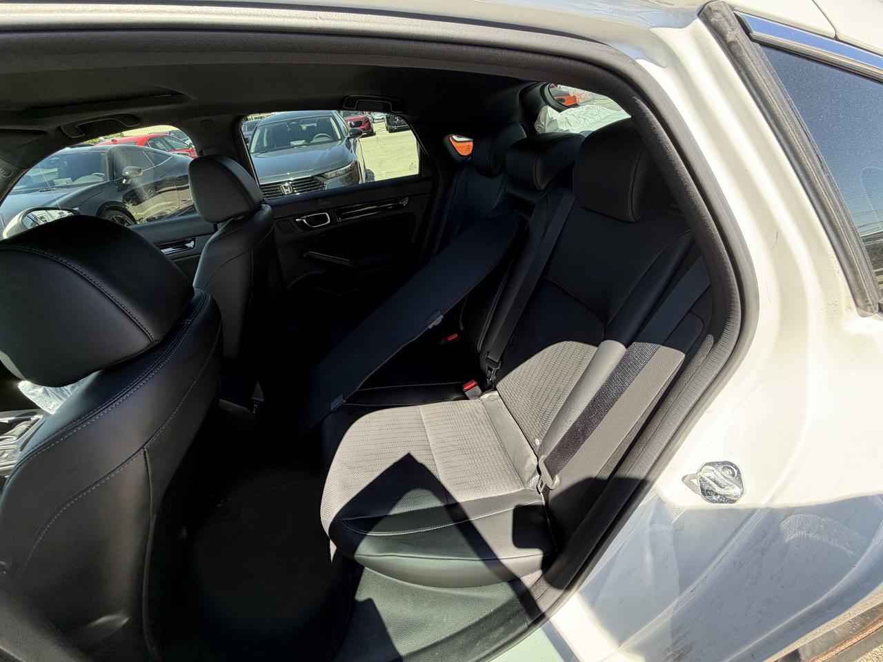 2022 Honda Civic Hatchback Sport Touring Manual   NO CLAIMS   1 OWNER   LTHER Photo4