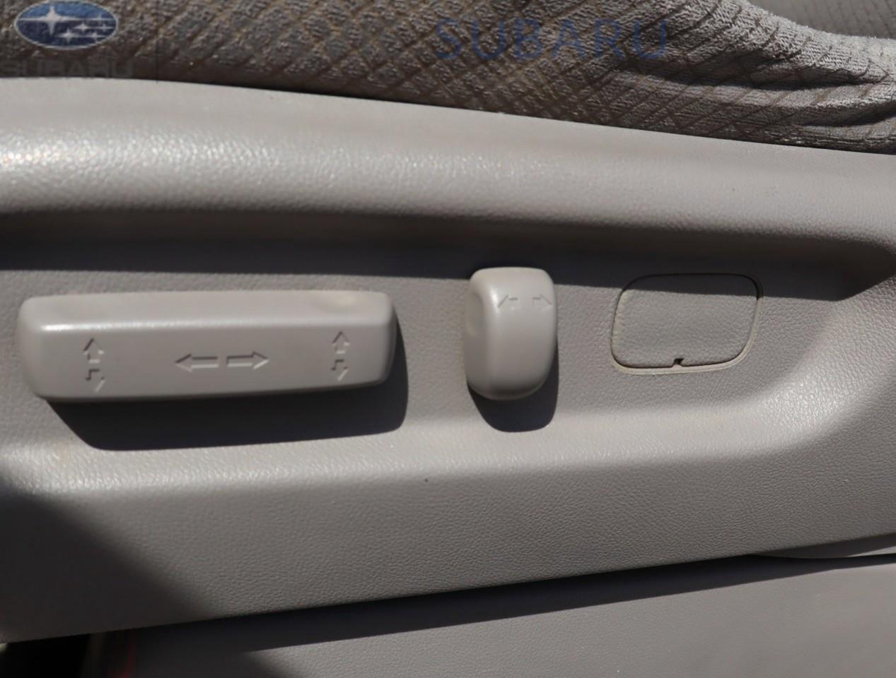 2015 Honda Odyssey SE (A6) Passenger Van Photo