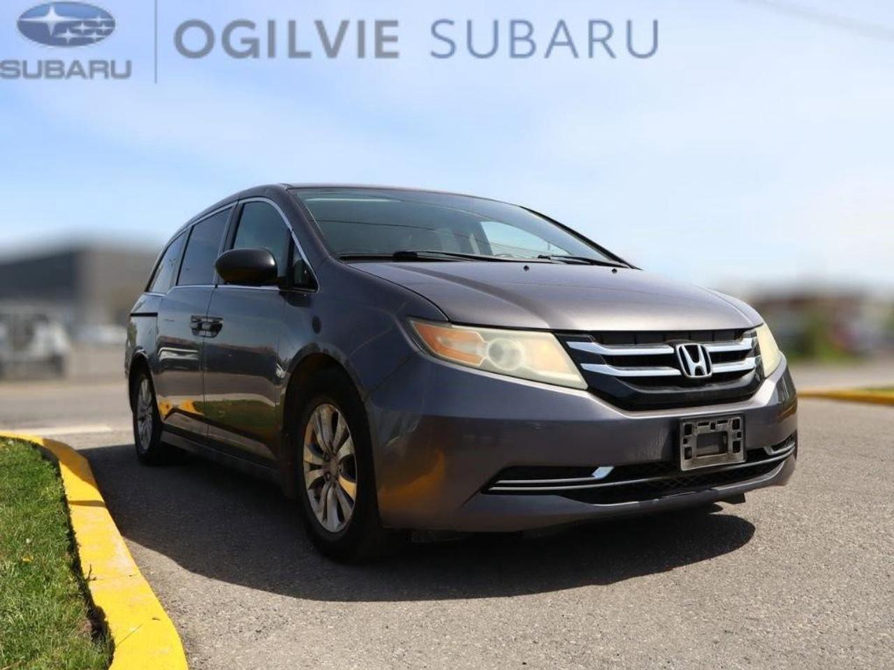 2015 Honda Odyssey SE (A6) Passenger Van Photo