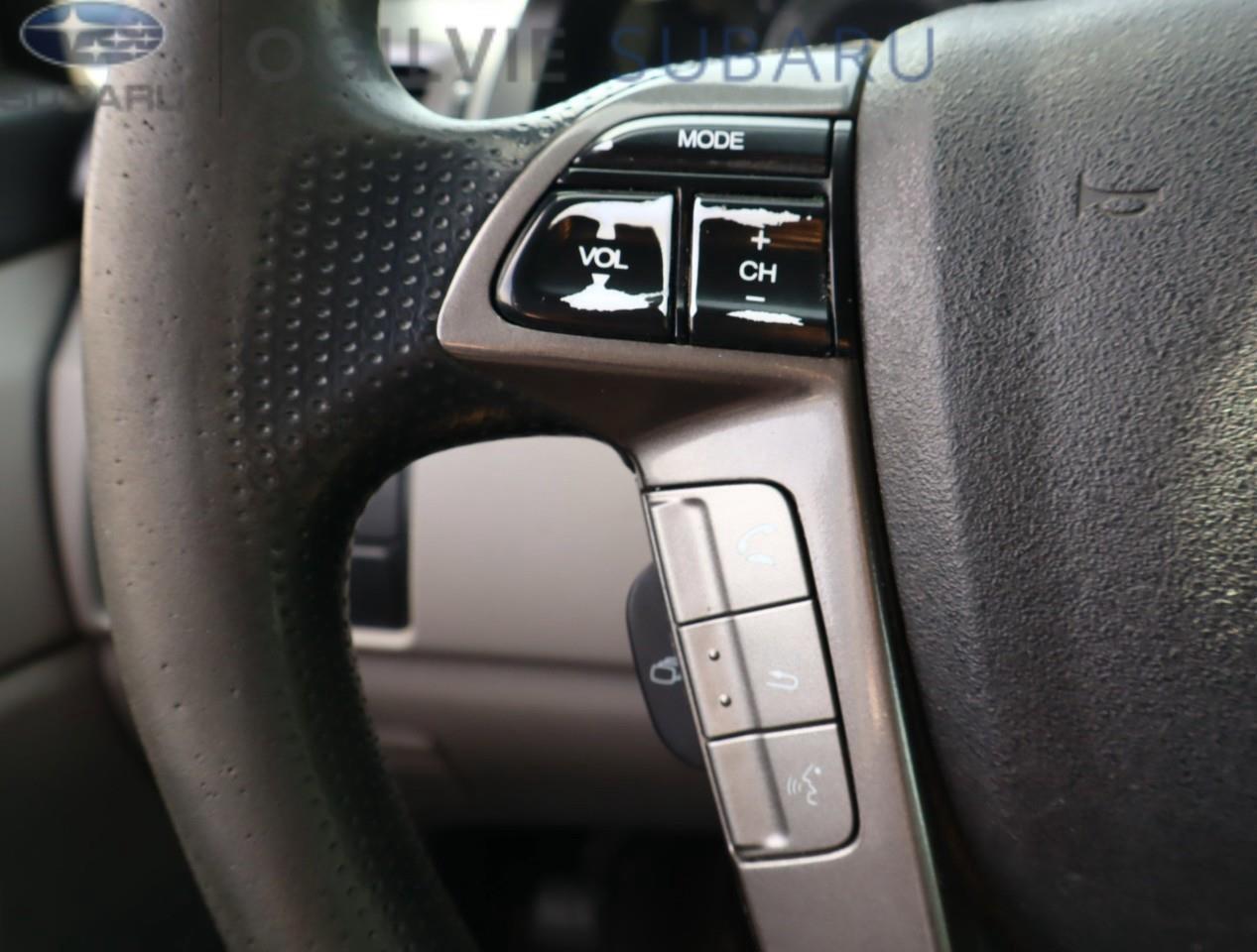 2015 Honda Odyssey SE (A6) Passenger Van Photo