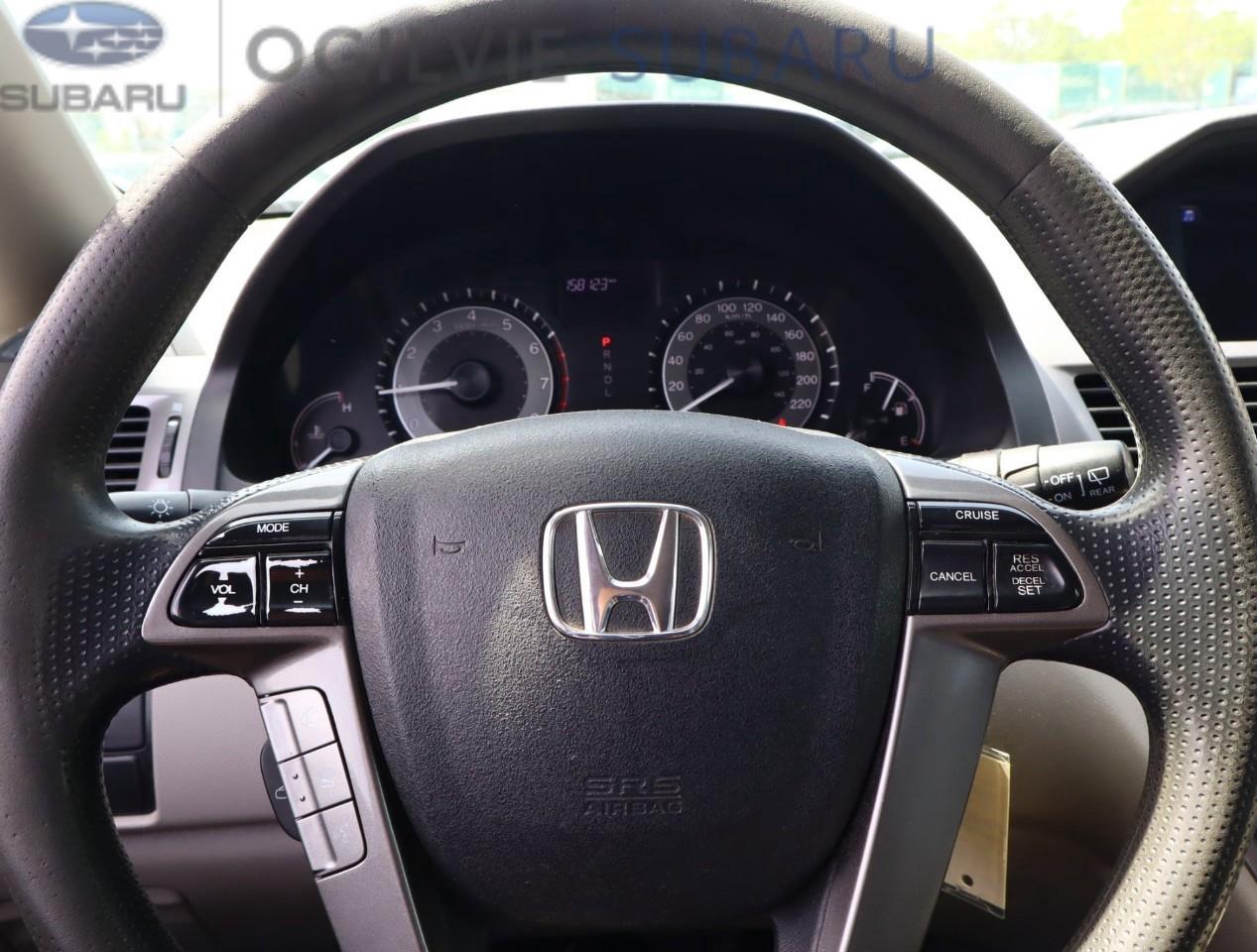 2015 Honda Odyssey SE (A6) Passenger Van Photo