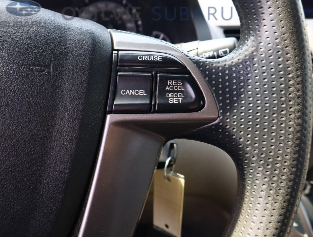 2015 Honda Odyssey SE (A6) Passenger Van Photo