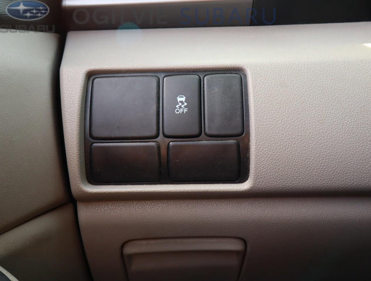 2015 Honda Odyssey SE (A6) Passenger Van Photo
