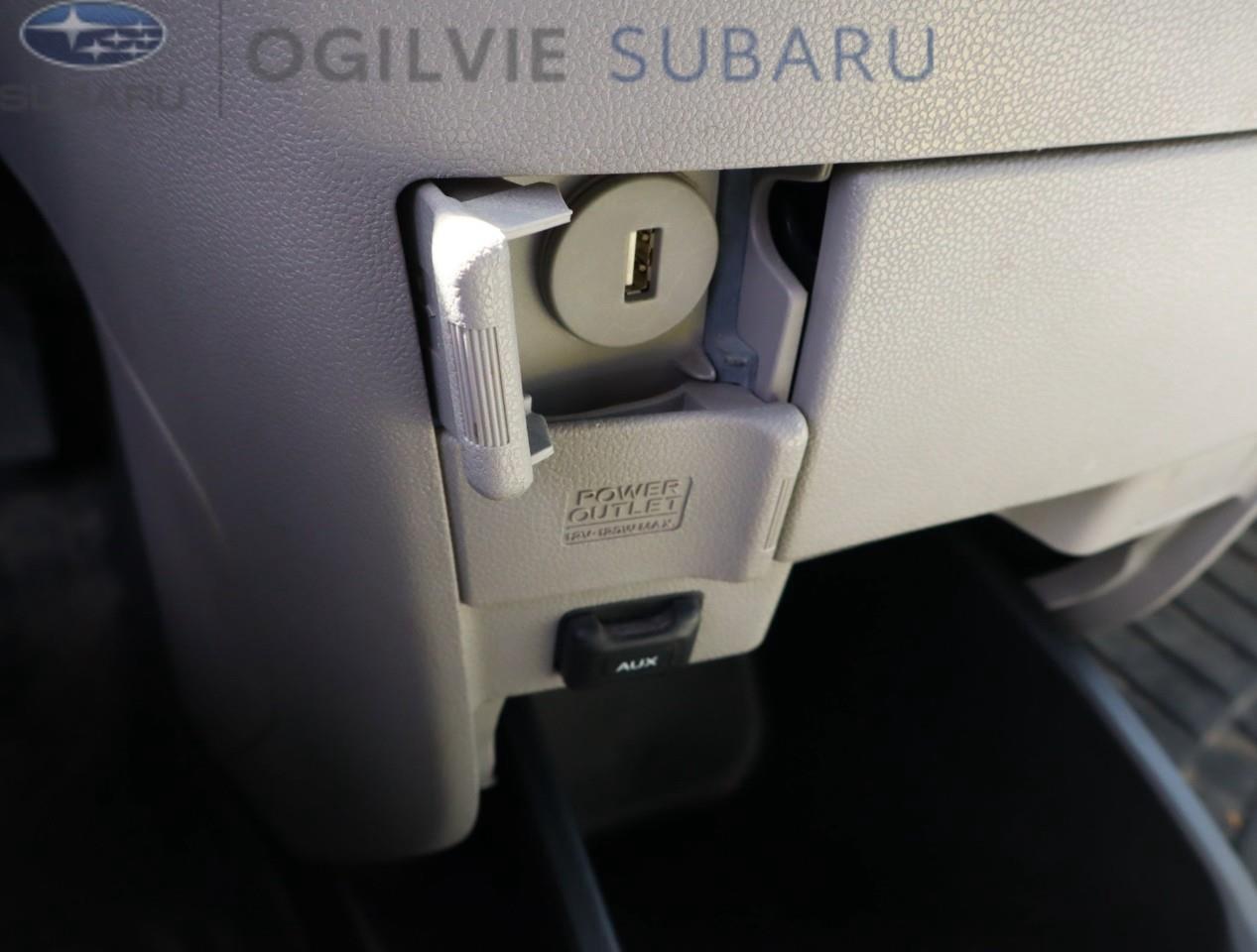 2015 Honda Odyssey SE (A6) Passenger Van Photo