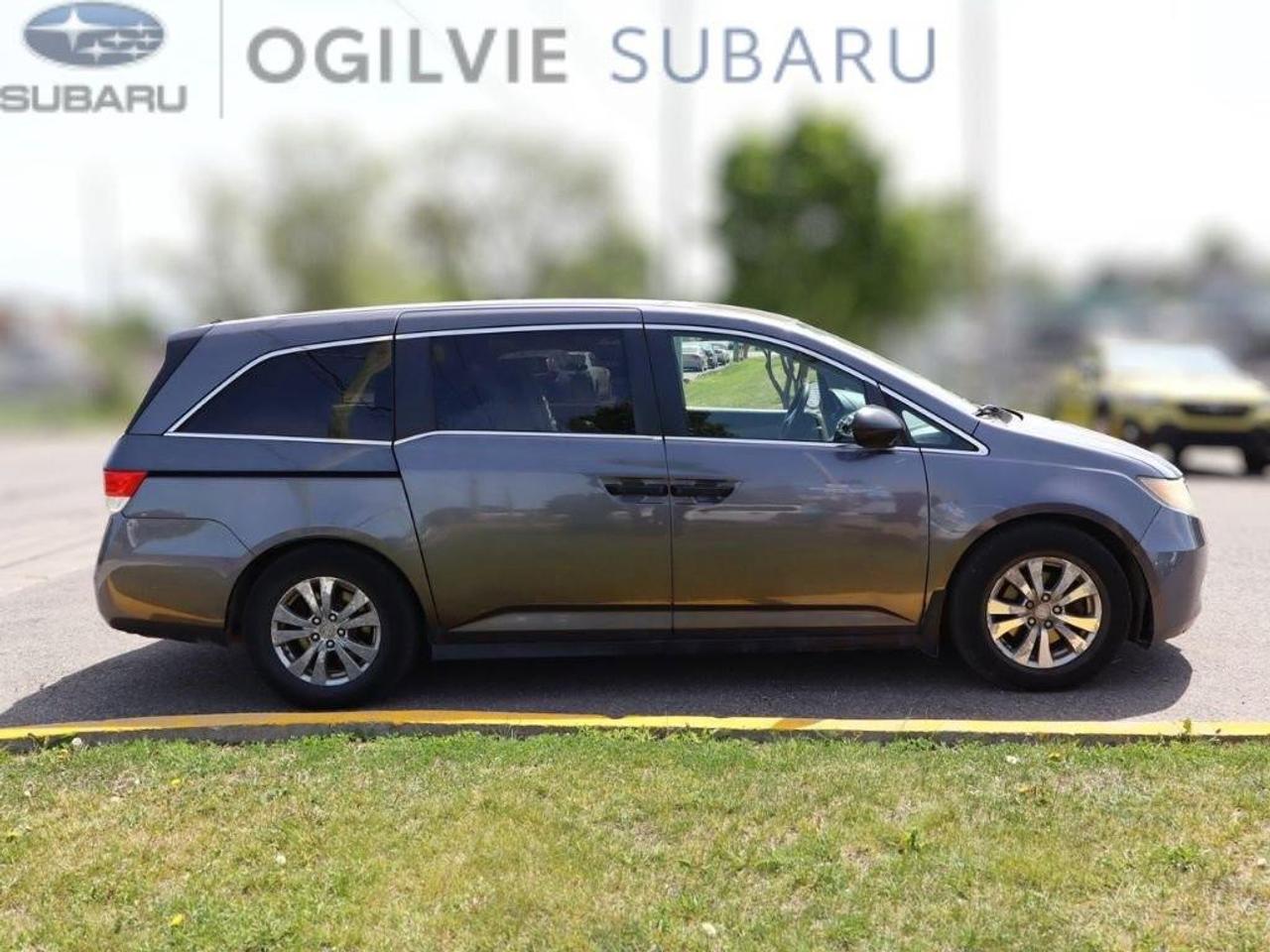 2015 Honda Odyssey SE (A6) Passenger Van Photo