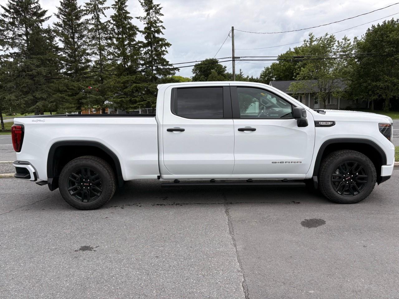 2026 GMC Sierra 1500 Crew Cab Standard Box 4-Wheel Drive Pro Photo