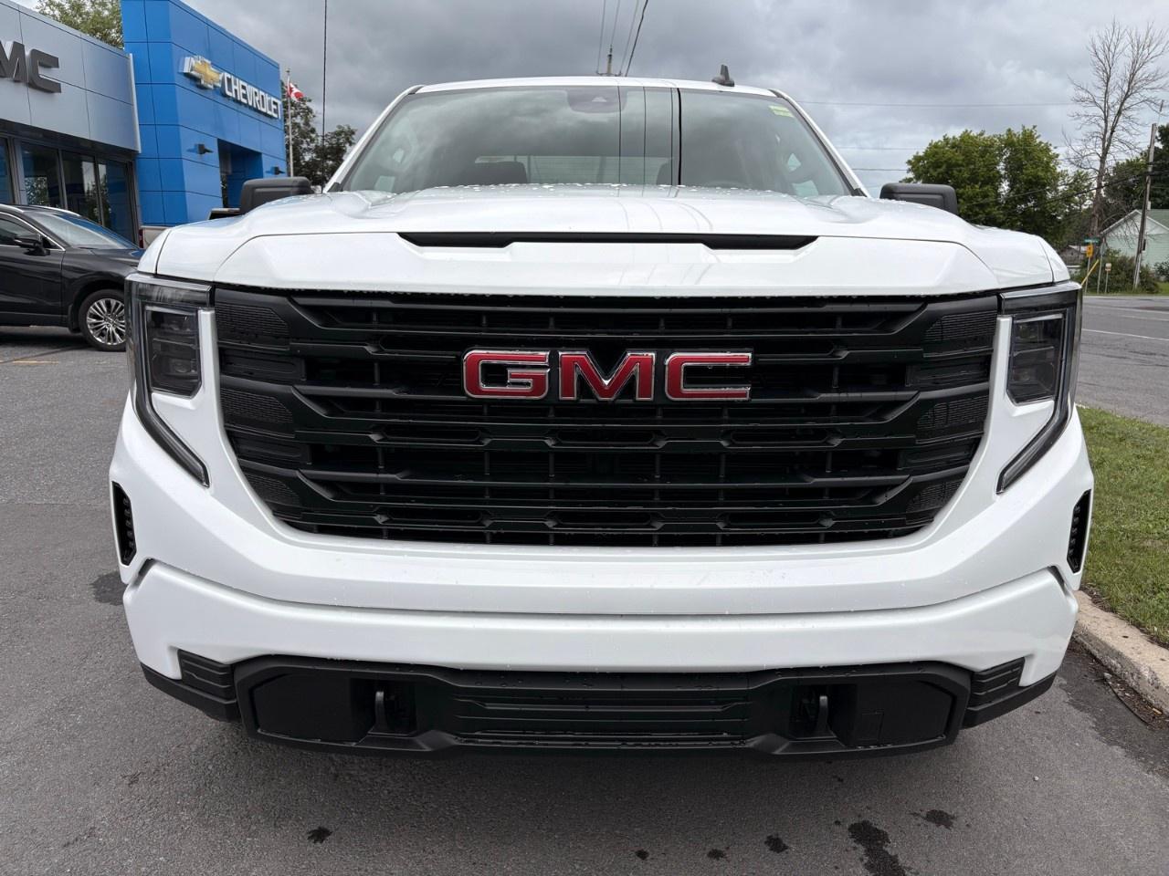 2026 GMC Sierra 1500 Crew Cab Standard Box 4-Wheel Drive Pro Photo