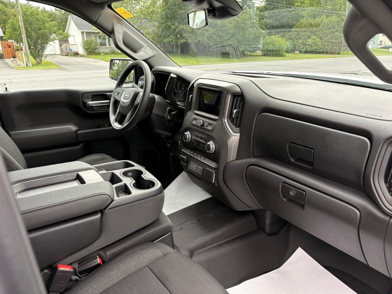 2026 GMC Sierra 1500 Crew Cab Standard Box 4-Wheel Drive Pro Photo