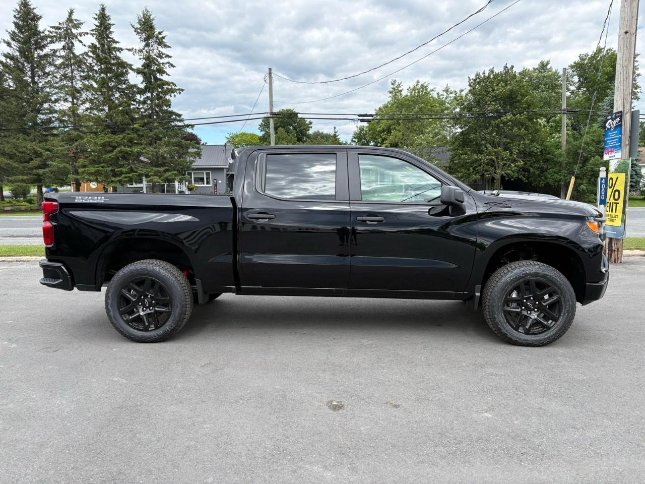 2026 Chevrolet Silverado 1500 Crew Cab Short Box 4-Wheel Drive Custom Trail Boss Photo3