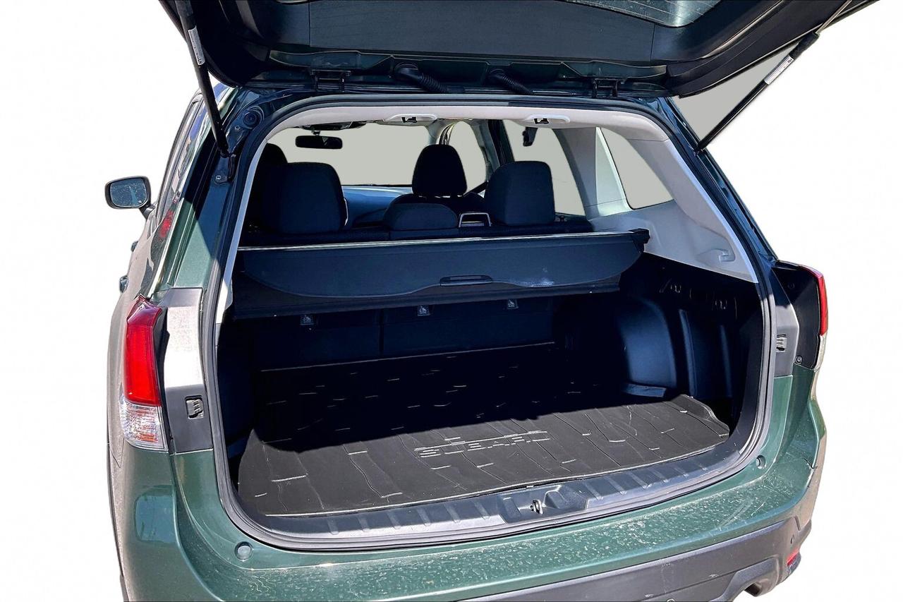 2022 Subaru Forester BASE AWD   CLEAN CARFAX   HEATED SEATS   EYESIGHT Photo