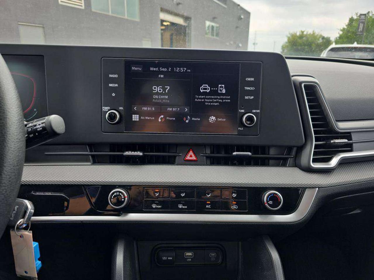 2025 Kia Sportage LX AWD   NO ACCIDENTS 1 OWNER CARPLAY HEATSEATS Photo