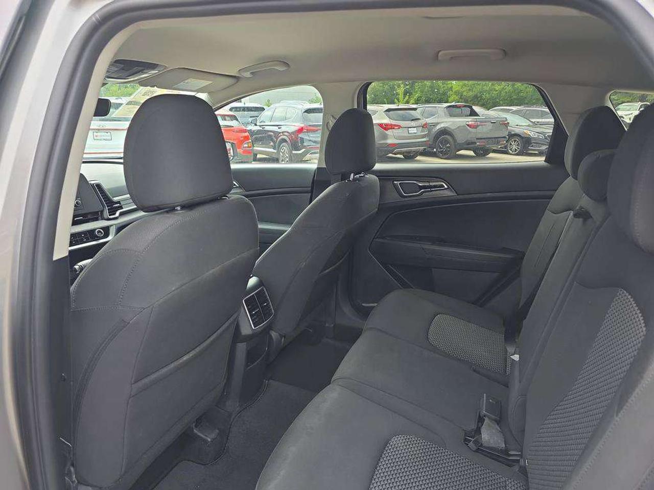2025 Kia Sportage LX AWD   NO ACCIDENTS 1 OWNER CARPLAY HEATSEATS Photo