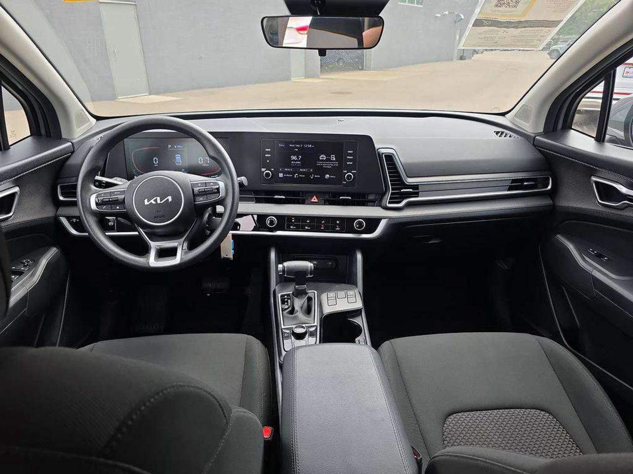 2025 Kia Sportage LX AWD   NO ACCIDENTS 1 OWNER CARPLAY HEATSEATS Photo