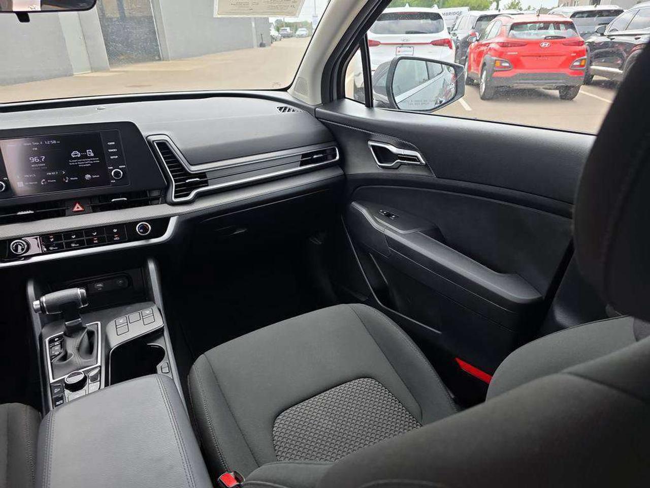 2025 Kia Sportage LX AWD   NO ACCIDENTS 1 OWNER CARPLAY HEATSEATS Photo