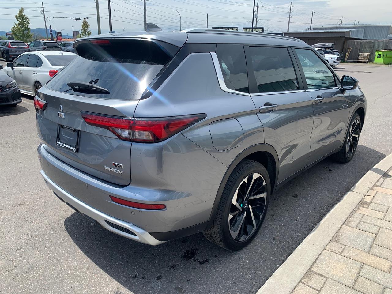 2024 Mitsubishi Outlander Plug-In Hybrid SEL 4dr S-AWC Photo